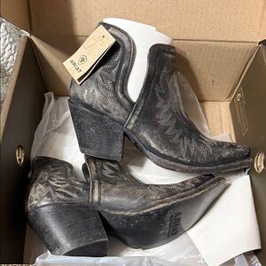 Ariat Women's Distressed Black Ankle Booties